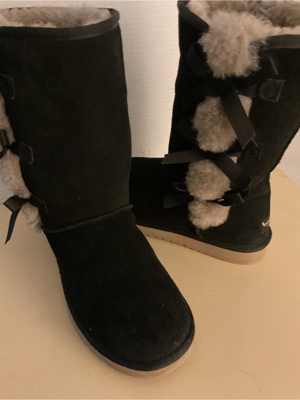 Koolaburra by Ugg women black suede sheepskin Victoria boots US 10